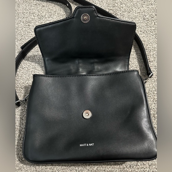 Matt & Nat Bag - Ito Crossbody Purse - Loom Collection - Black - Picture 3 of 16